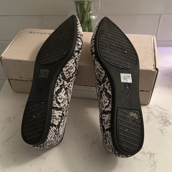 Rothy’s flats barely worn - Picture 4 of 9